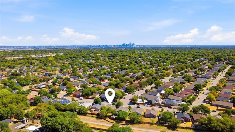 4704 Lizzy Drive, Dallas TX 75211 - Photo 4