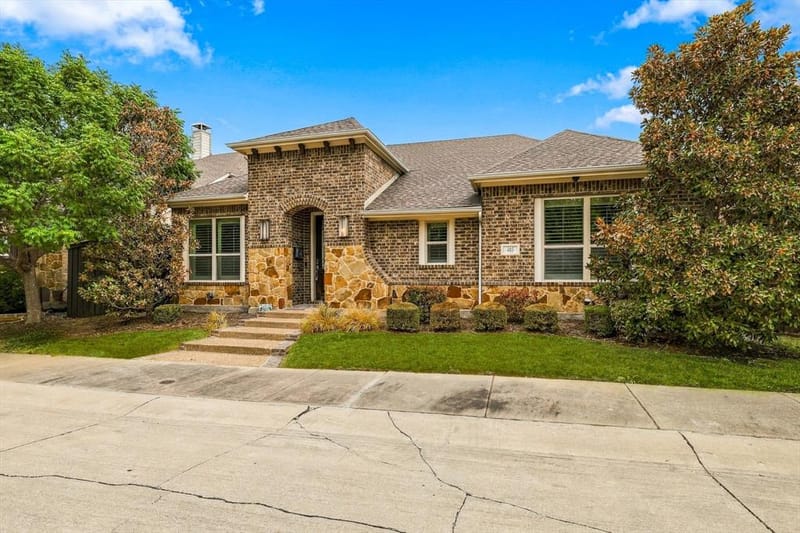 405 Sir Torin Lane, Lewisville TX 75056