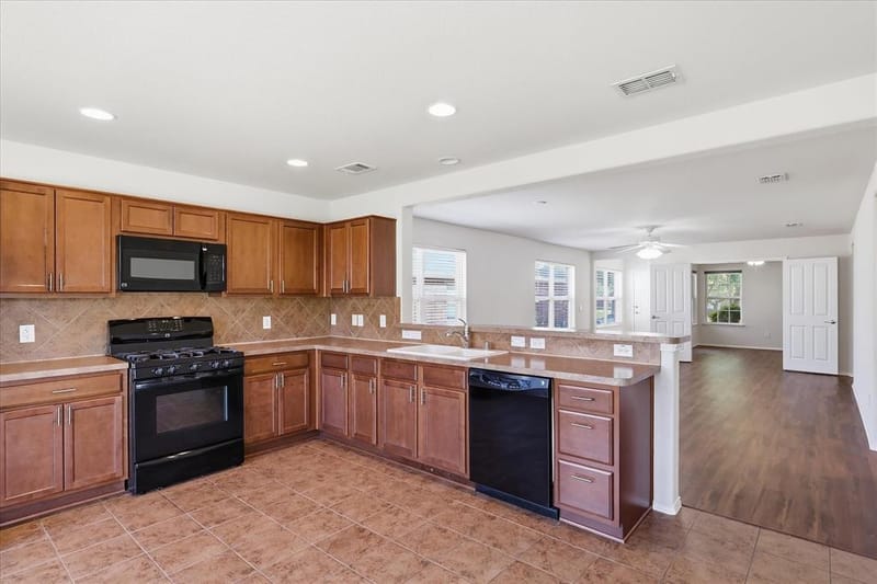 7927 Estancia Drive, Frisco TX 75036 - Photo 6