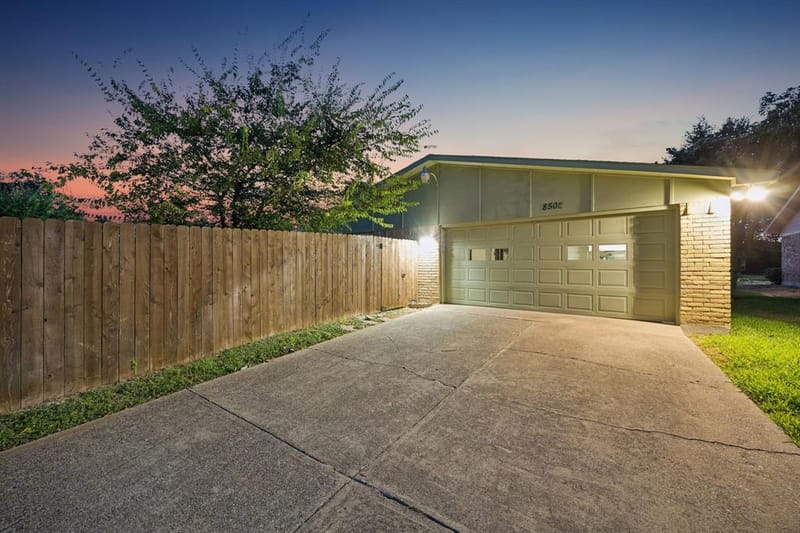 8502 Baumgarten Drive, Dallas TX 75228 - Photo 14