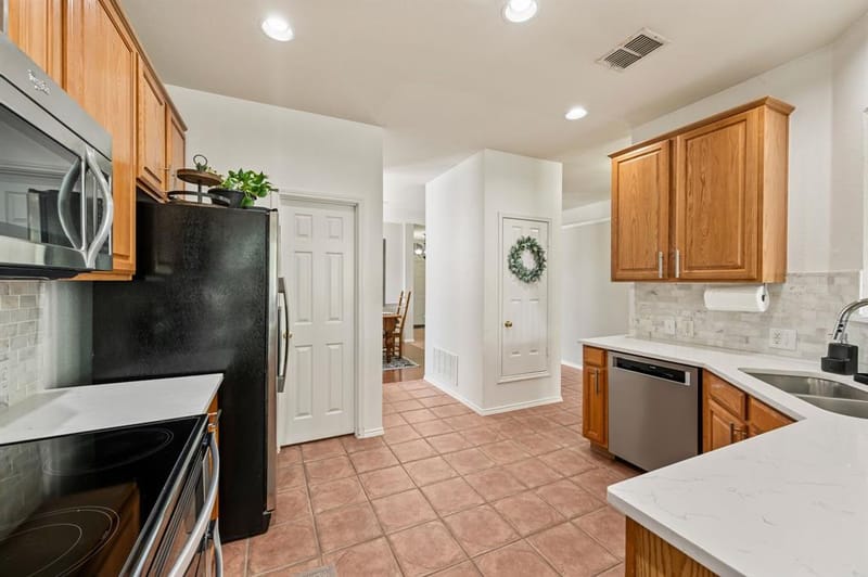 8404 Island Court, Fort Worth TX 76137 - Photo 6