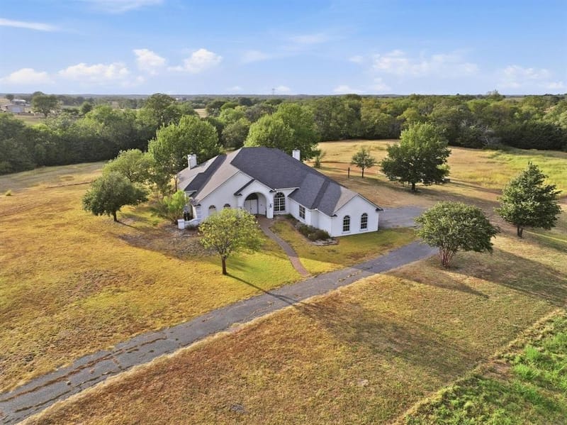 205 Whitworth Road, Whitewright TX 75491 - Photo 3