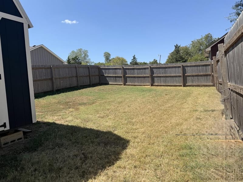 120 W Fairview Street, Blossom TX 75416 - Photo 11