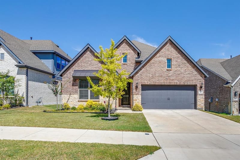 6221 Escarpment Drive, Fort Worth TX 76112