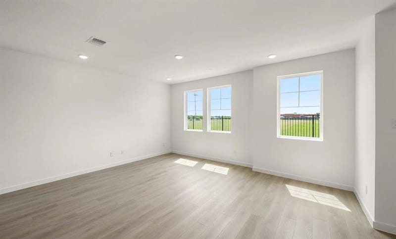 5733 Lakeview Drive, Watauga TX 76148 - Photo 5