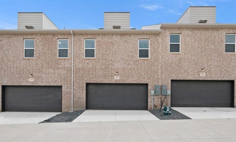 5725 Lakeview Drive, Watauga TX 76148 - Photo 3