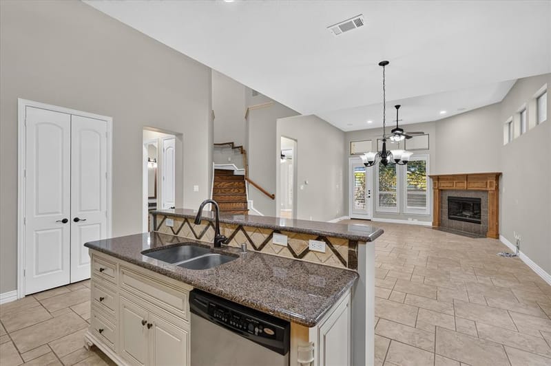 2024 S Hill Drive, Irving TX 75038 - Photo 9