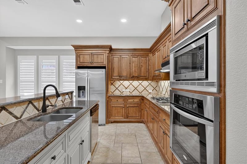 2024 S Hill Drive, Irving TX 75038 - Photo 8