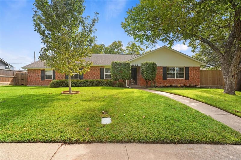6622 Hunters Ridge Drive, Dallas TX 75248 - Photo 2
