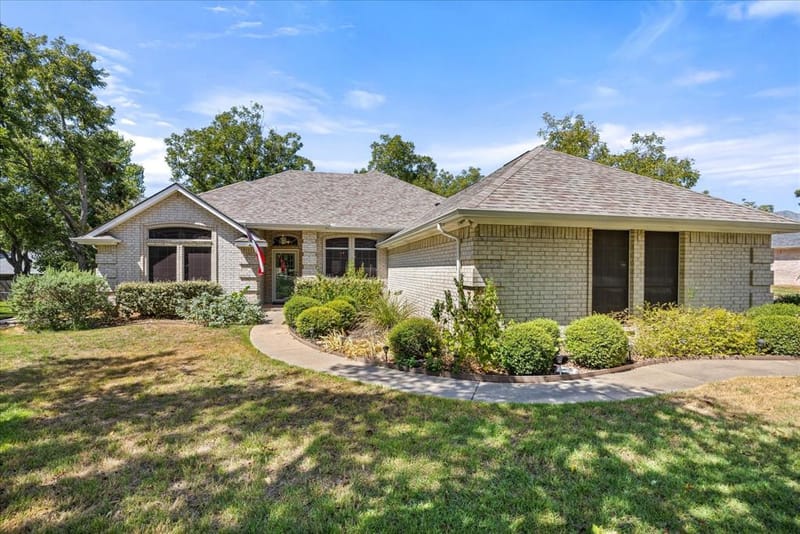 9008 Magnolia Vale Drive, Granbury TX 76049 - Photo 3