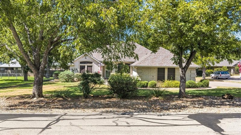 9008 Magnolia Vale Drive, Granbury TX 76049 - Photo 32