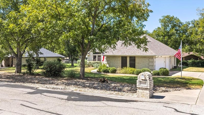 9008 Magnolia Vale Drive, Granbury TX 76049 - Photo 4