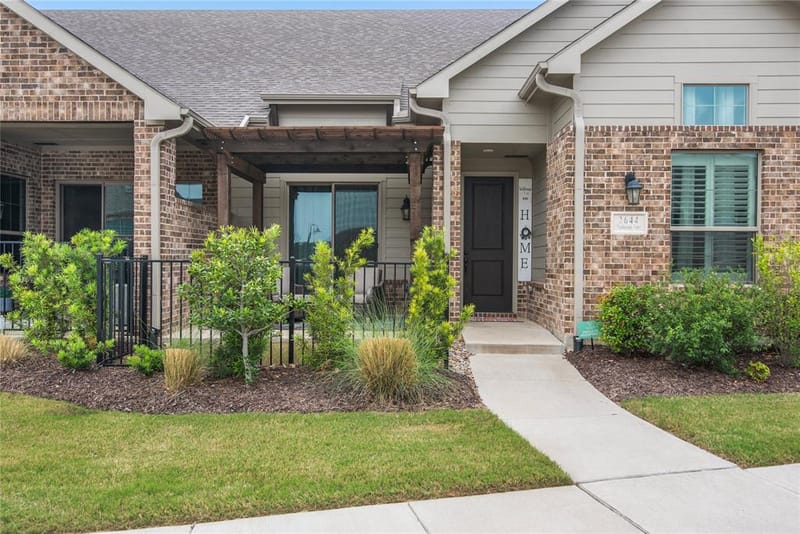 2644 Chardonnay Court, Grand Prairie TX 75054 - Photo 2