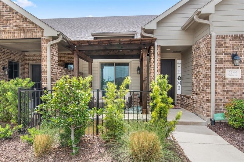 2644 Chardonnay Court, Grand Prairie TX 75054 - Photo 3