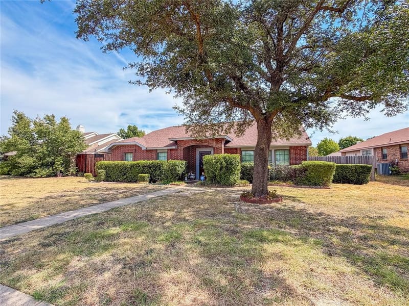 333 S Cannady Drive, Cedar Hill TX 75104 - Photo 2
