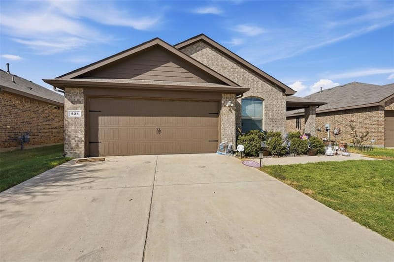 821 Rutherford Drive, Crowley TX 76036