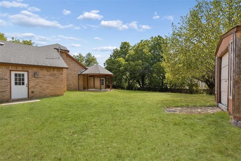 1925 Wildwood Drive, Grand Prairie TX 75050 - Photo 27
