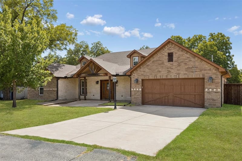 1925 Wildwood Drive, Grand Prairie TX 75050 - Photo 3