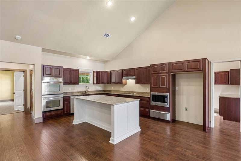 1925 Wildwood Drive, Grand Prairie TX 75050 - Photo 9