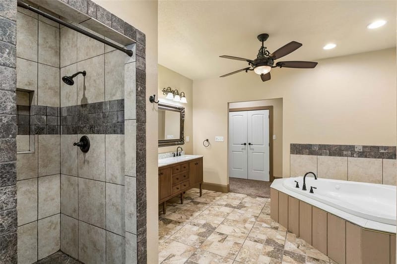 1925 Wildwood Drive, Grand Prairie TX 75050 - Photo 19