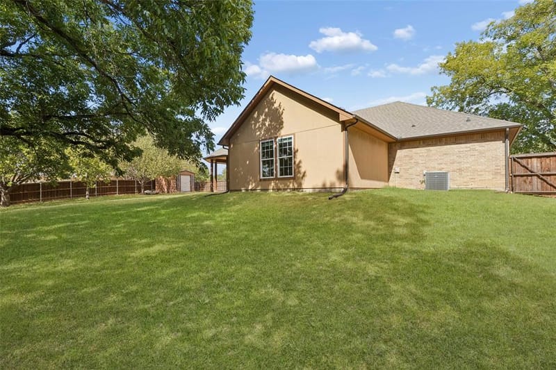 1925 Wildwood Drive, Grand Prairie TX 75050 - Photo 29