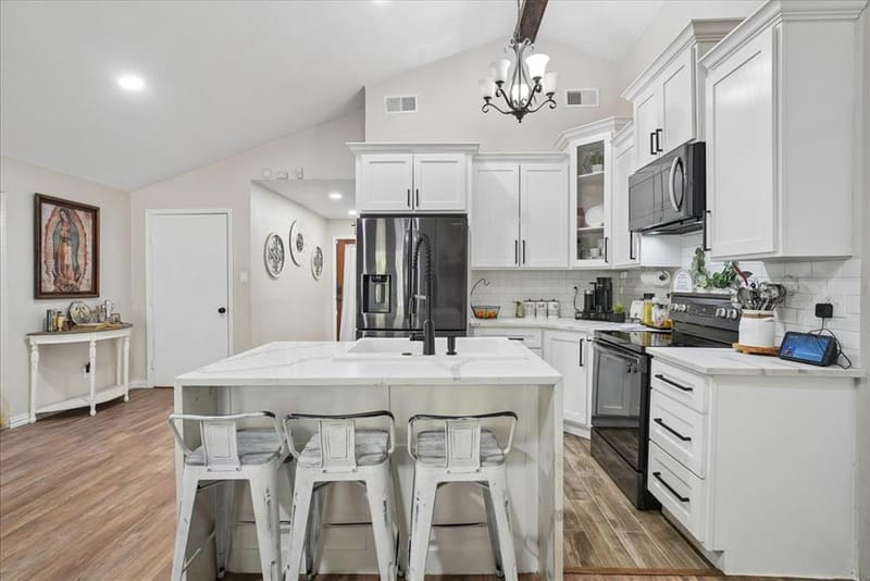 2111 Sharpshire Lane, Arlington TX 76014 - Photo 6