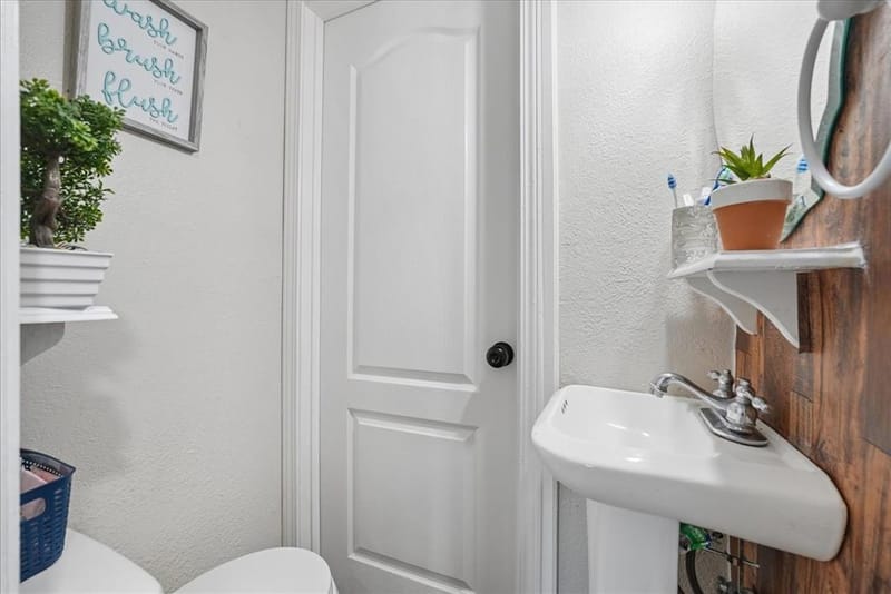 2111 Sharpshire Lane, Arlington TX 76014 - Photo 15