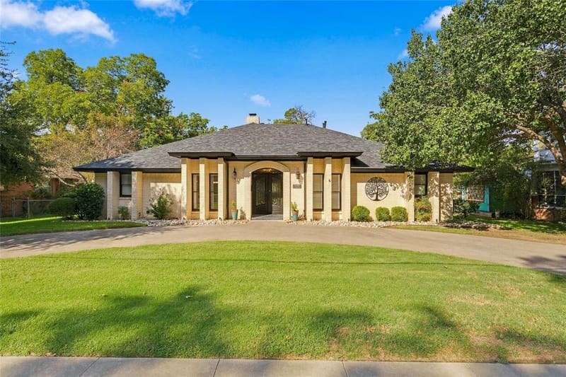 1005 S Denton Street, Gainesville TX 76240 - Photo 2
