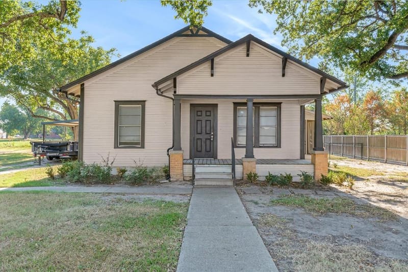 307 S Crockett Street, Edgewood TX 75117