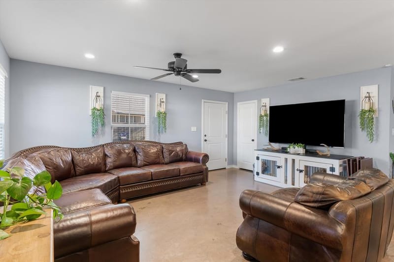 309 S Crockett Street, Edgewood TX 75117 - Photo 5