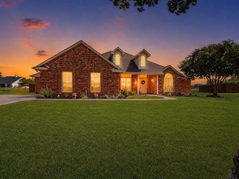 5020 April Lane, Waxahachie TX 75165