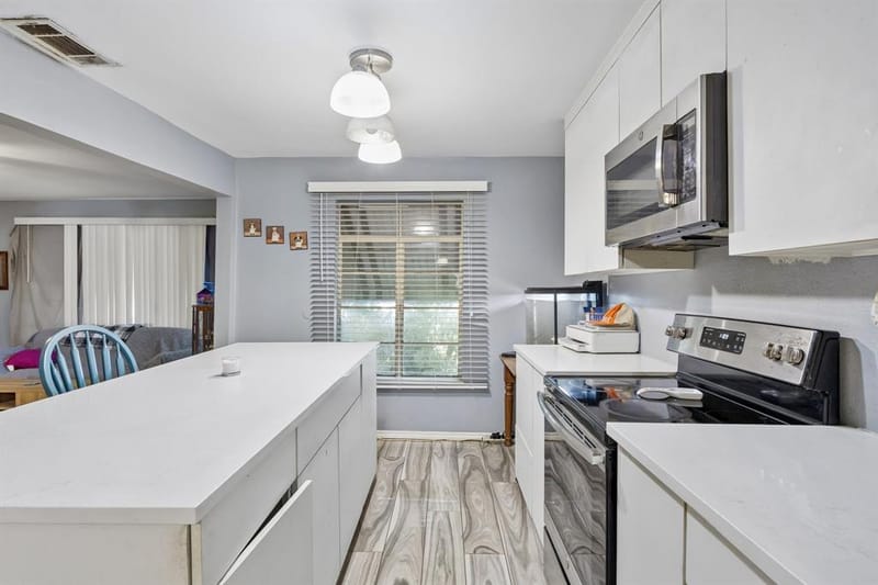 1108 S Edgefield Avenue, Dallas TX 75208 - Photo 3