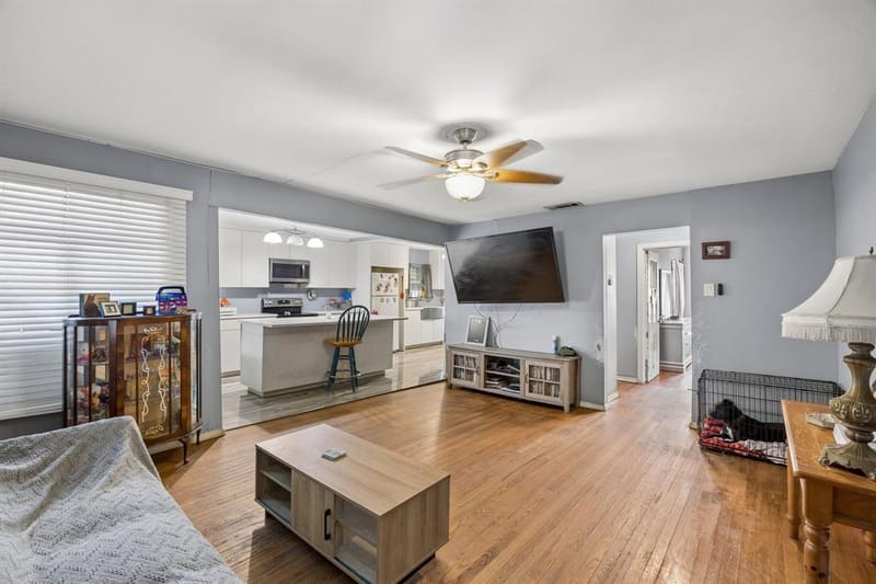 1108 S Edgefield Avenue, Dallas TX 75208
