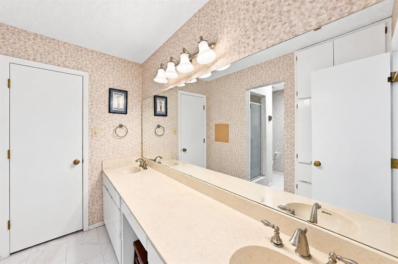 1834 Rhinevalley Drive, Arlington TX 76012 - Photo 15