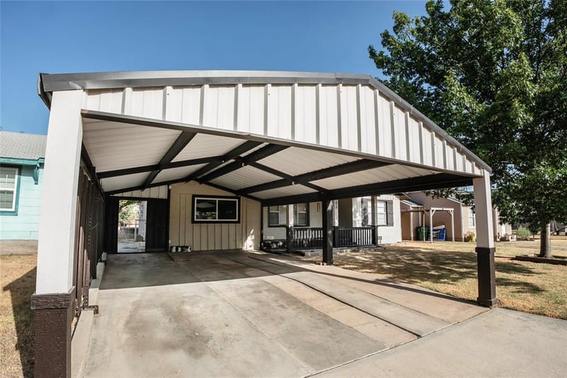 105 Benton Street, Nocona TX 76255 - Photo 2