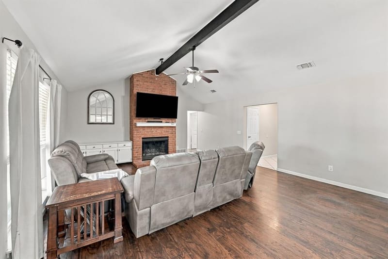 733 Montvale Drive, Mansfield TX 76063 - Photo 8