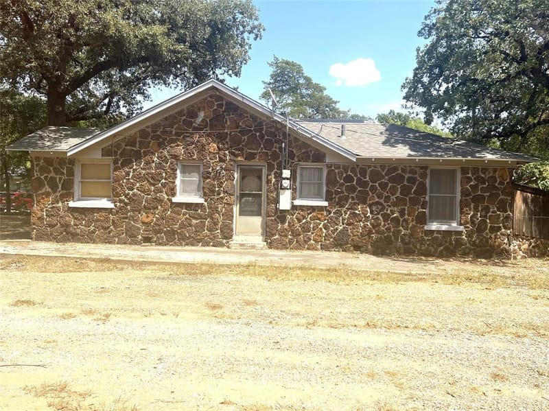 2336 Carnation Avenue, Fort Worth TX 76111 - Photo 2