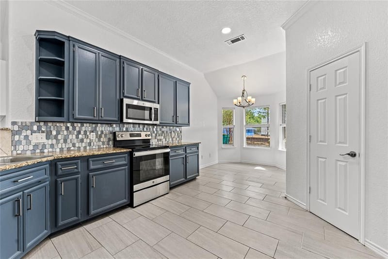 303 S Cedar Ridge Circle, Robinson TX 76706 - Photo 4