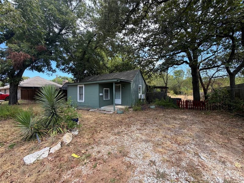 2813 Milam Street, Fort Worth TX 76112