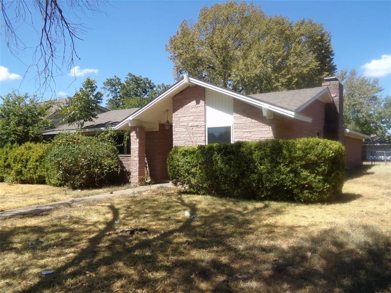 211 S Alexander Avenue, Duncanville TX 75116 - Photo 2