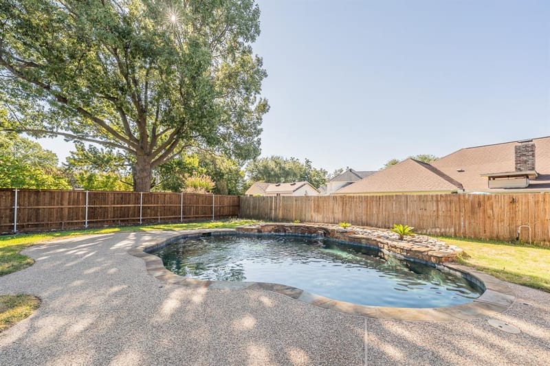 7536 Oak Park Drive, North Richland Hills TX 76182 - Photo 3
