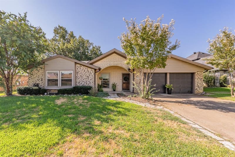 7536 Oak Park Drive, North Richland Hills TX 76182