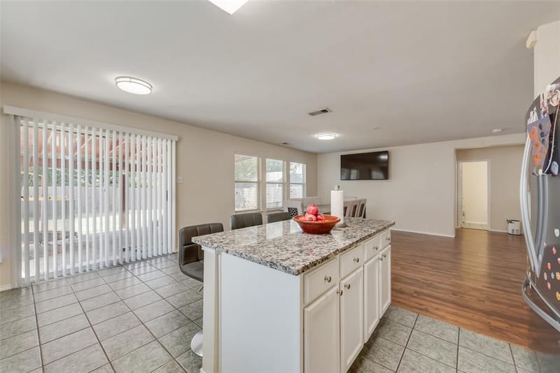 13529 Lost Spurs Road, Fort Worth TX 76262 - Photo 12