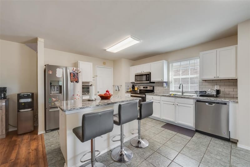 13529 Lost Spurs Road, Fort Worth TX 76262 - Photo 10