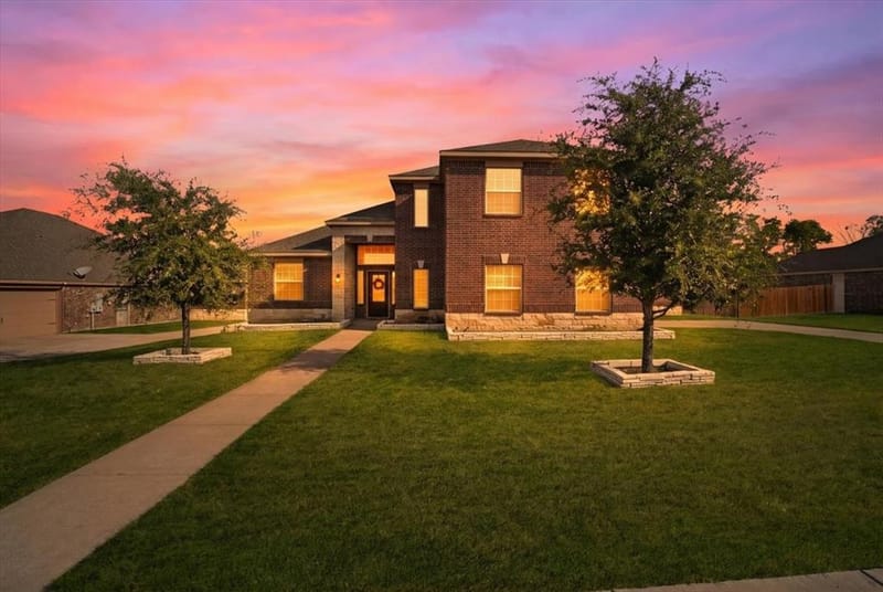 717 Milas Lane, Glenn Heights TX 75154