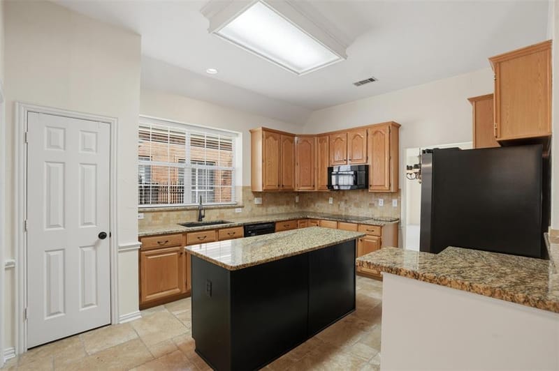 6613 Barclay Lane, Garland TX 75044 - Photo 12