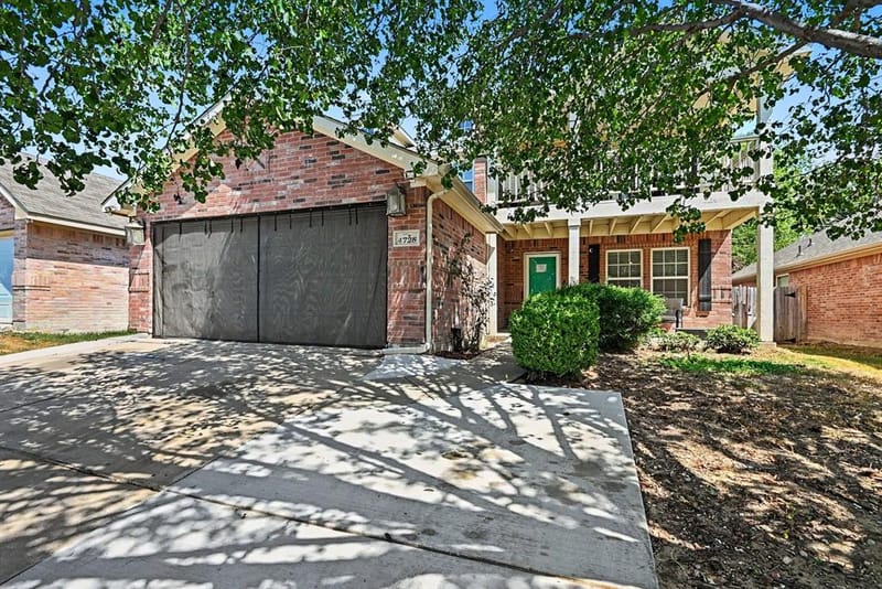 4728 Homelands Way, Fort Worth TX 76135 - Photo 6