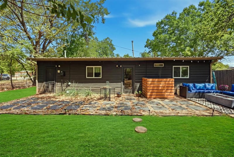803 W Bluff Street, Granbury TX 76048 - Photo 23