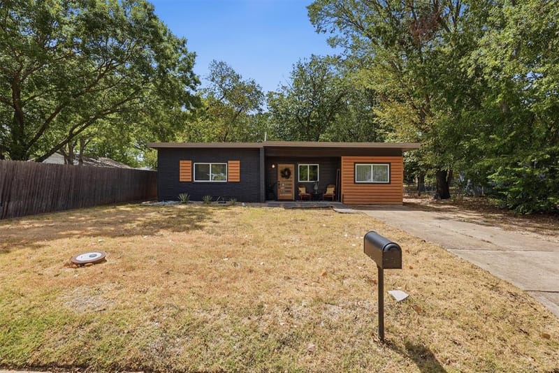 803 W Bluff Street, Granbury TX 76048 - Photo 27