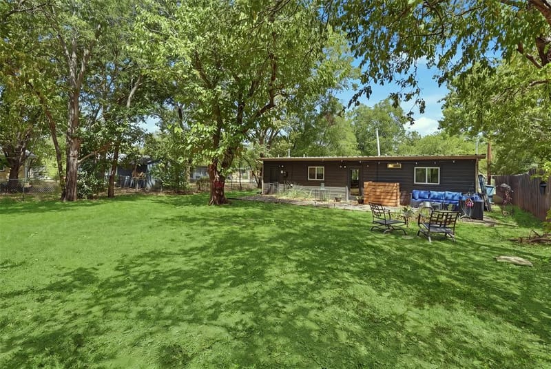 803 W Bluff Street, Granbury TX 76048 - Photo 26